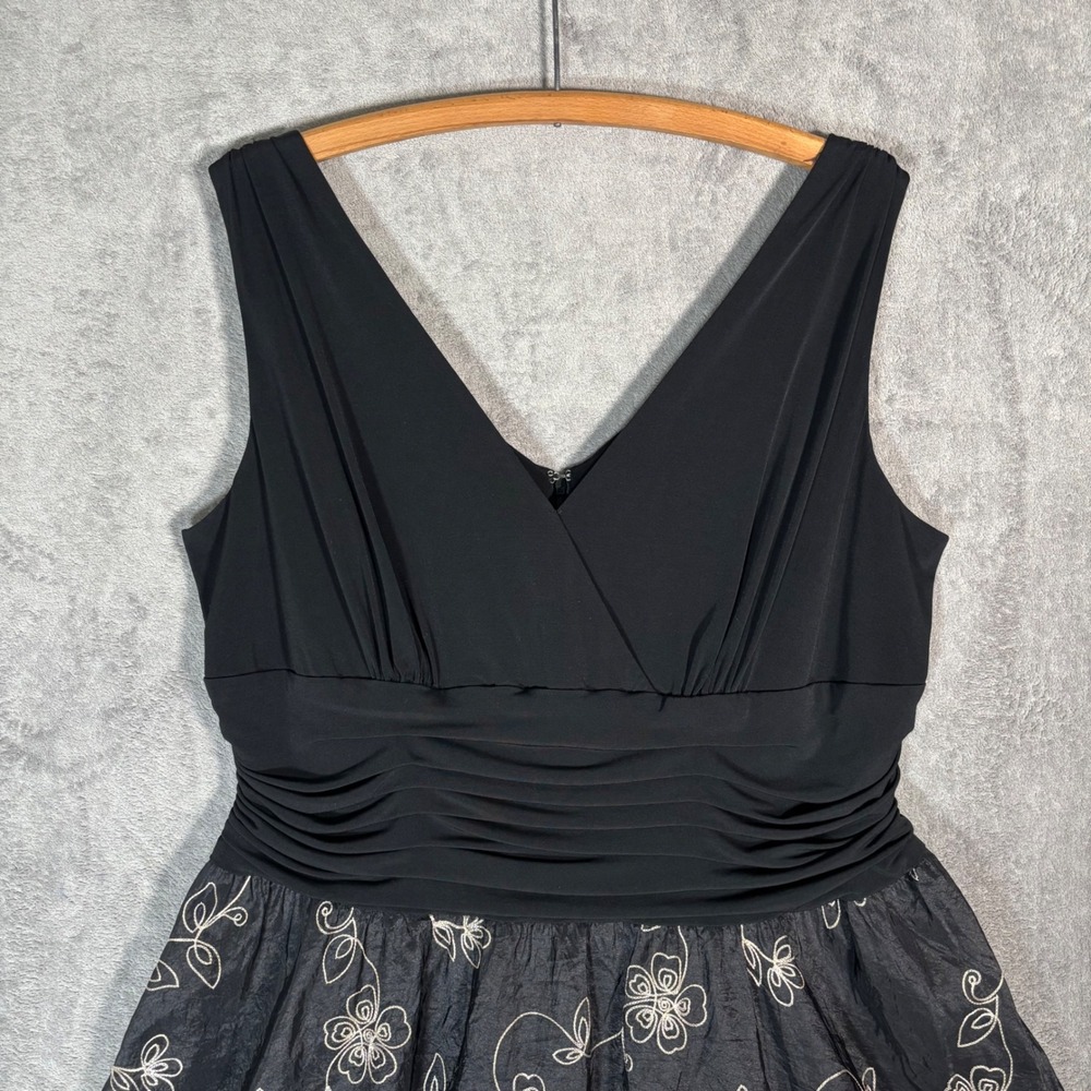 Dressbarn Collection Black Floral Embroidered Fit & Flare Dress Plus Size 20 LBD - Picture 5 of 13